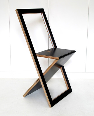 chaise noire WoodMood Folding Chair furniture 2 designindex moodwood Mathieu Camillieri furniture french designer Environnement design index design chair Bernd Richter